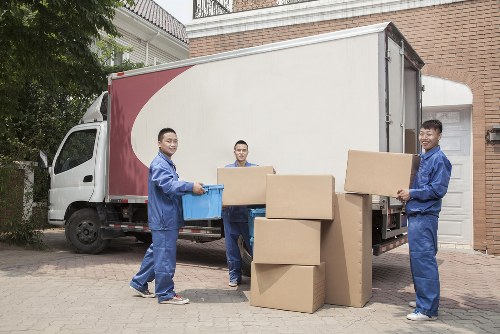 Secure storage options supporting house removals in Ravenscourtpark