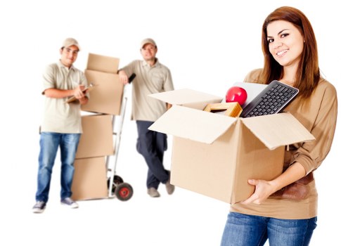 Careful wrapping of fragile belongings for a Ravenscourtpark home move