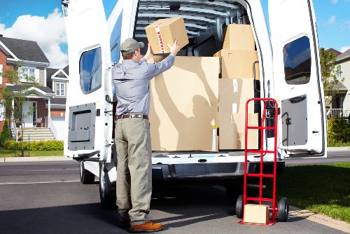 Professional moving help for Ravenscourt Park residents