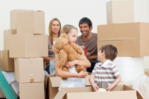 Organised moving service in Ravenscourt Park for homes and businesses